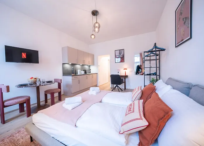 Designer Studios, 10min To Stephansplatz, Metro, No Elevator *