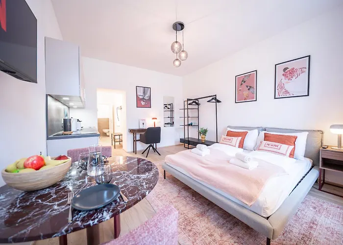 Designer Studios, 10min To Stephansplatz, Metro, No Elevator Viena