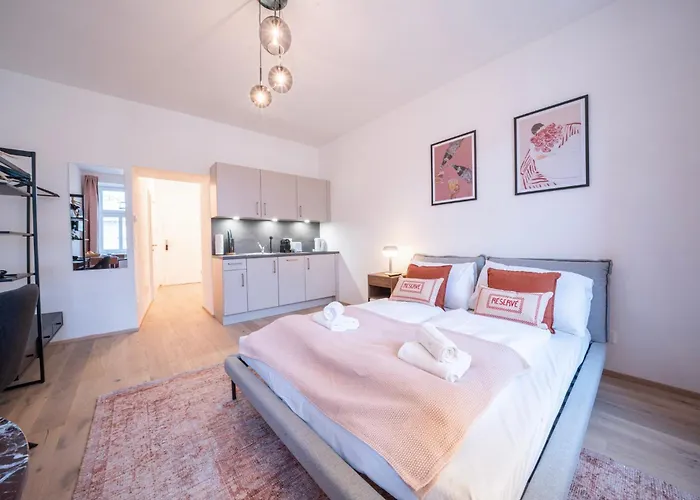 Designer Studios, 10min To Stephansplatz, Metro, No Elevator Viena