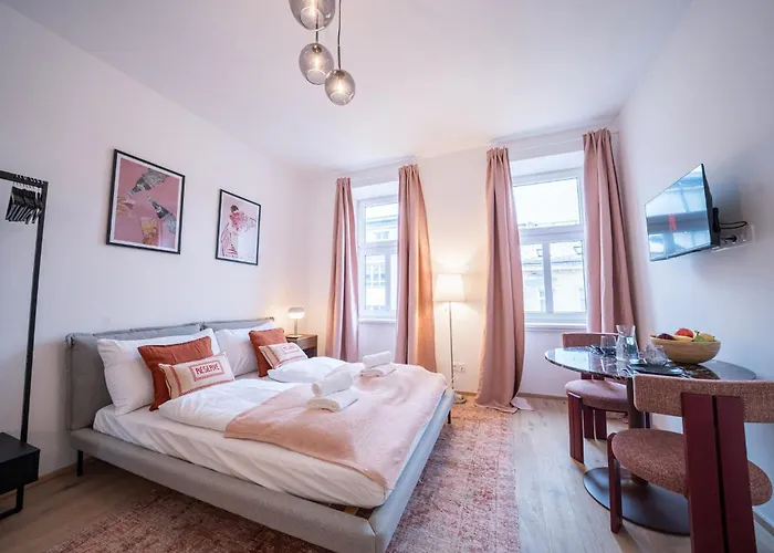Designer Studios, 10min To Stephansplatz, Metro, No Elevator