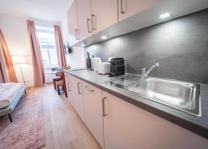 Designer Studios, 10min To Stephansplatz, Metro, No Elevator * Viena