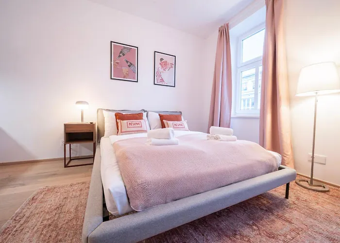 Designer Studios, 10min To Stephansplatz, Metro, No Elevator Viena