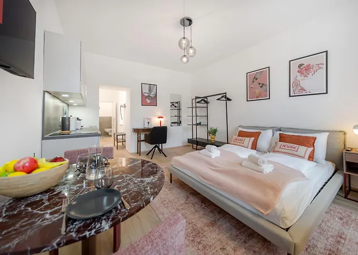 Designer Studios, 10min To Stephansplatz, Metro, No Elevator