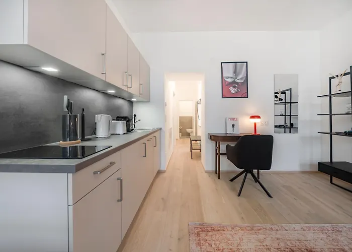 Designer Studios, 10min To Stephansplatz, Metro, No Elevator *