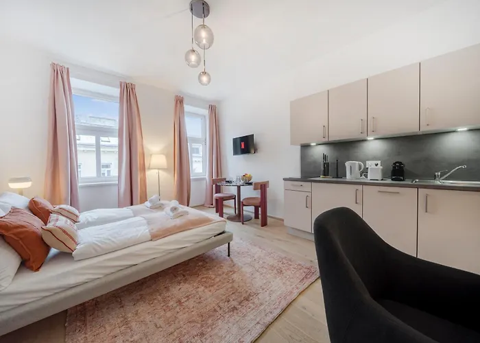 Designer Studios, 10min To Stephansplatz, Metro, No Elevator
