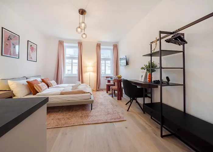 Designer Studios, 10min To Stephansplatz, Metro, No Elevator *