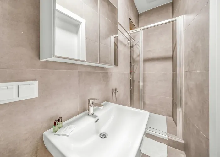 Designer Studios, 10min To Stephansplatz, Metro, No Elevator * Viena
