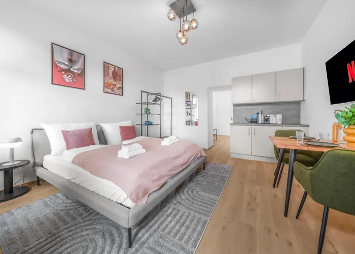 Designer Studios, 10min To Stephansplatz, Metro, No Elevator *