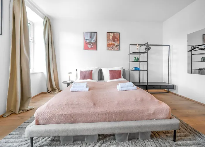 Designer Studios, 10min To Stephansplatz, Metro, No Elevator Viena