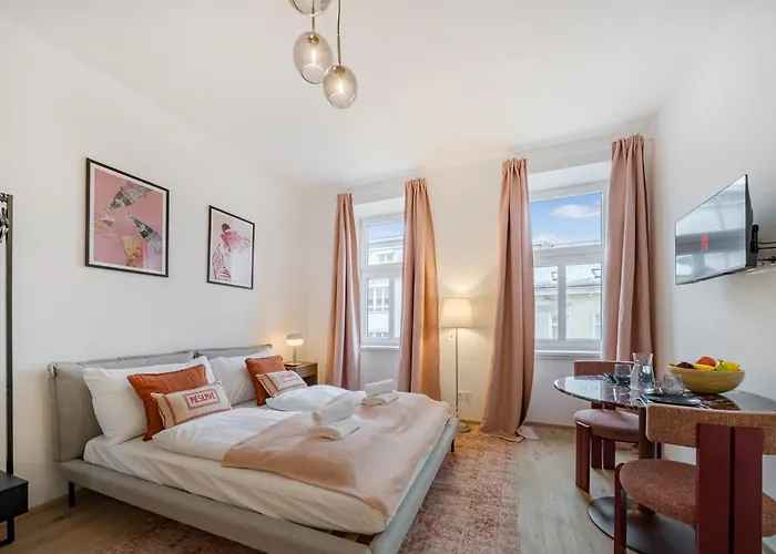 Designer Studios, 10min To Stephansplatz, Metro, No Elevator