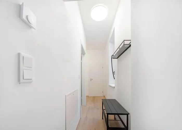 Designer Studios, 10min To Stephansplatz, Metro, No Elevator *