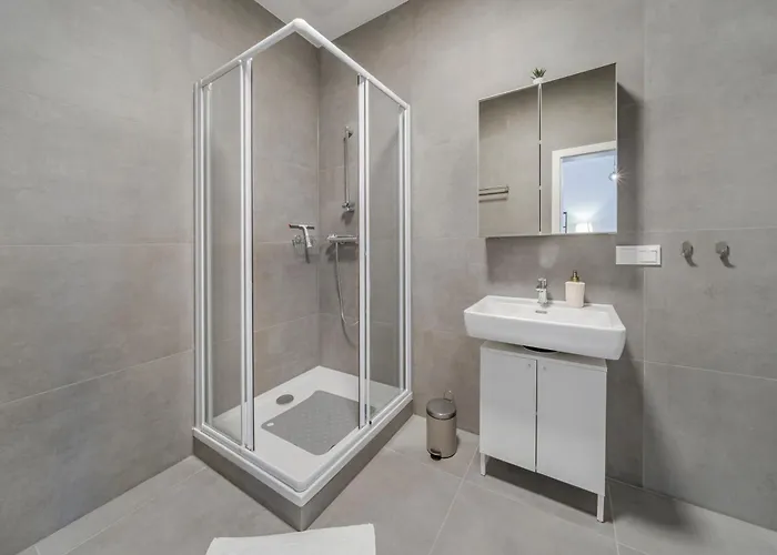 Designer Studios, 10min To Stephansplatz, Metro, No Elevator
