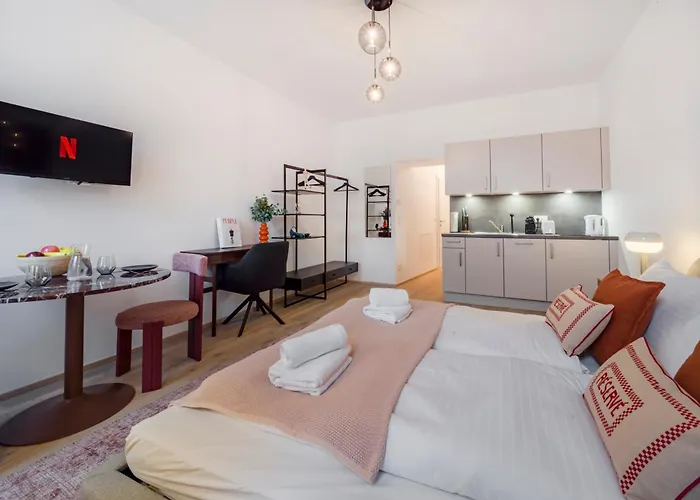 Designer Studios, 10min To Stephansplatz, Metro, No Elevator *